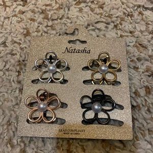 NWT flower clip set
